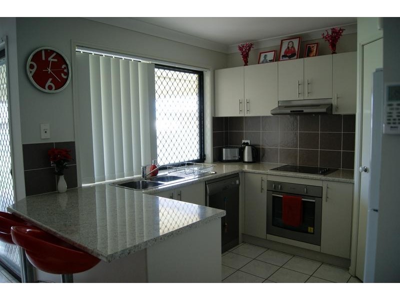 10 McInnes Street, Lowood QLD 4311