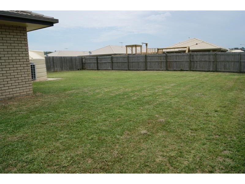 10 McInnes Street, Lowood QLD 4311