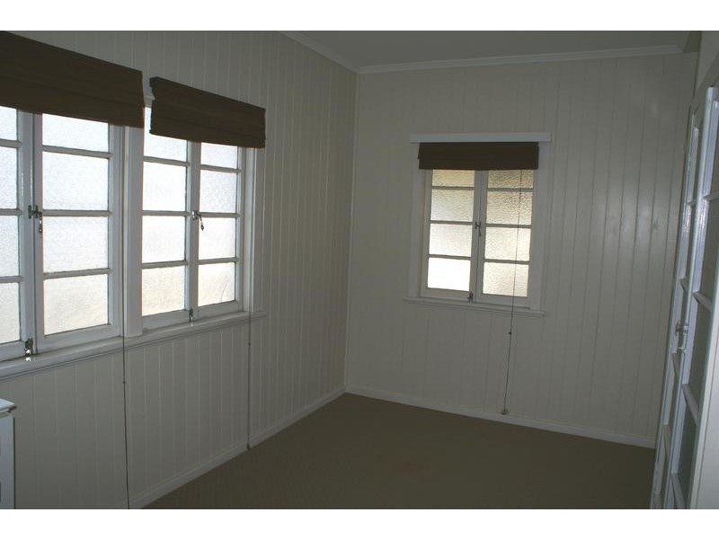 32 Wattle Street, North Booval QLD 4304