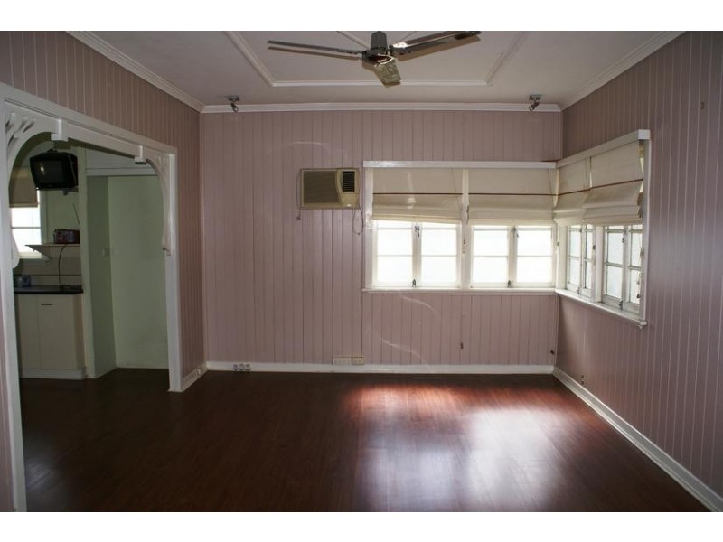 32 Wattle Street, North Booval QLD 4304