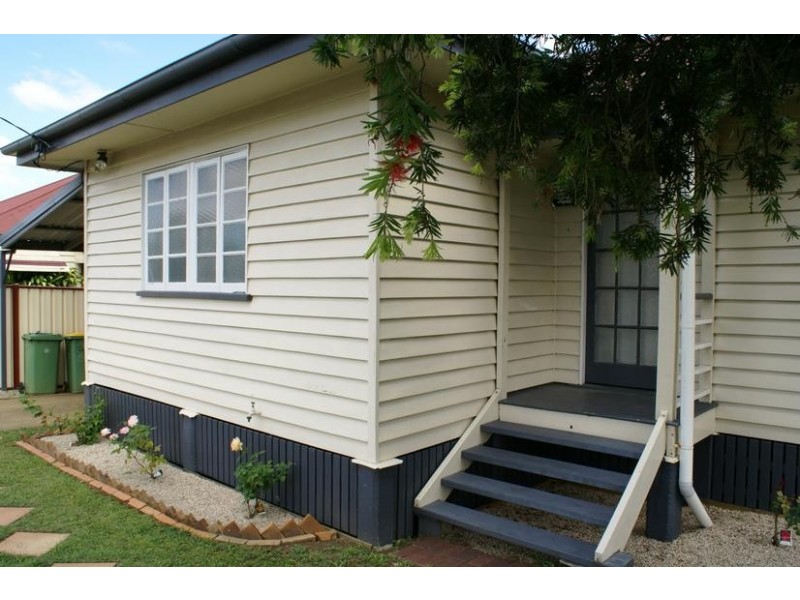 32 Wattle Street, North Booval QLD 4304