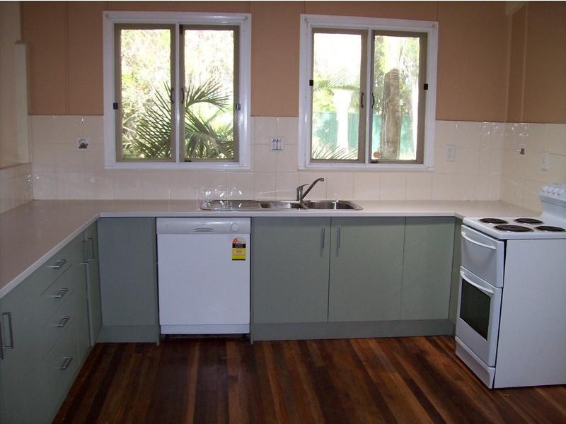 17 Hayes Street, Raceview QLD 4305