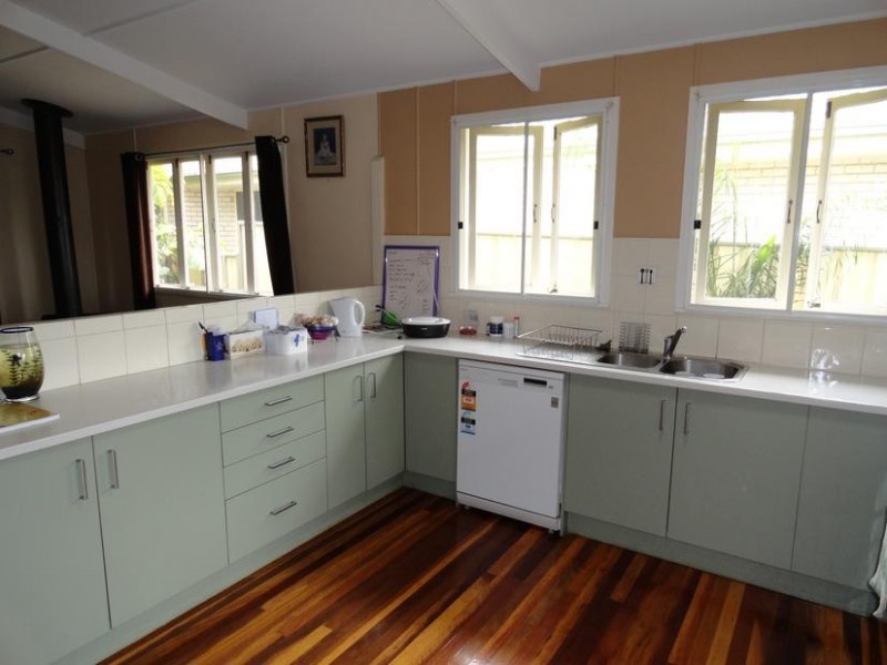 17 Hayes Street, Raceview QLD 4305