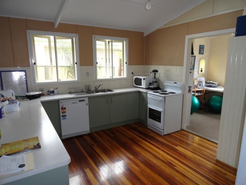 17 Hayes Street, Raceview QLD 4305