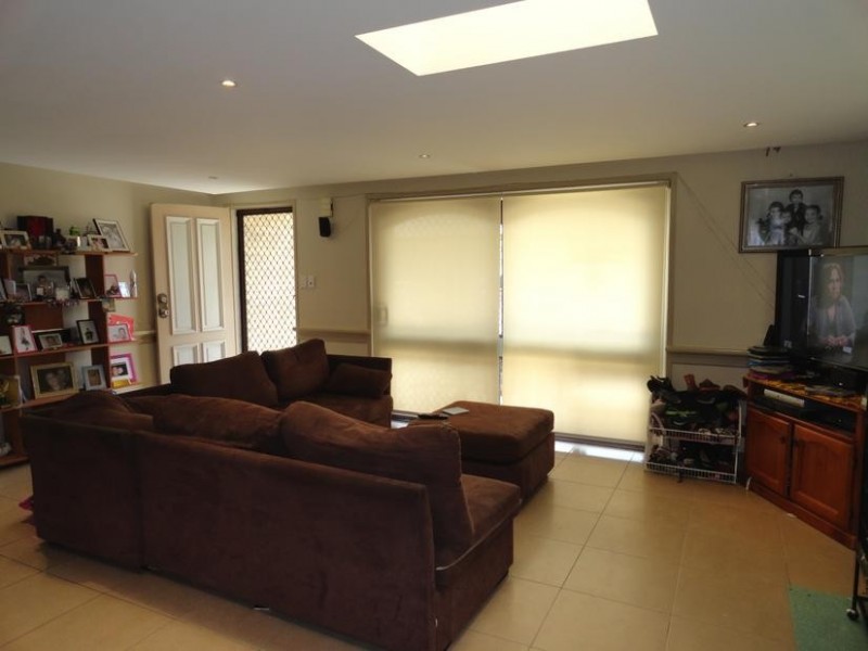 8 Slone Street, Riverview QLD 4303