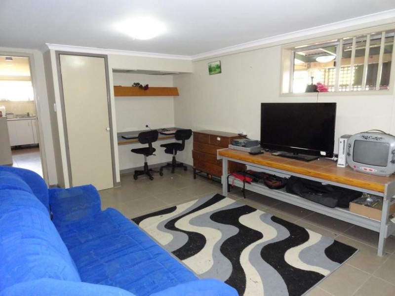 8 Slone Street, Riverview QLD 4303