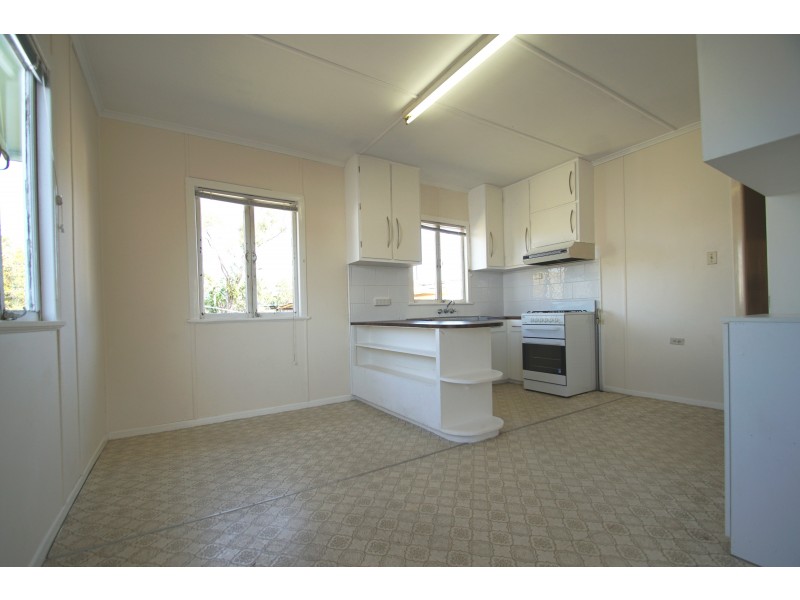 9 Edgar Street, Eastern Heights QLD 4305