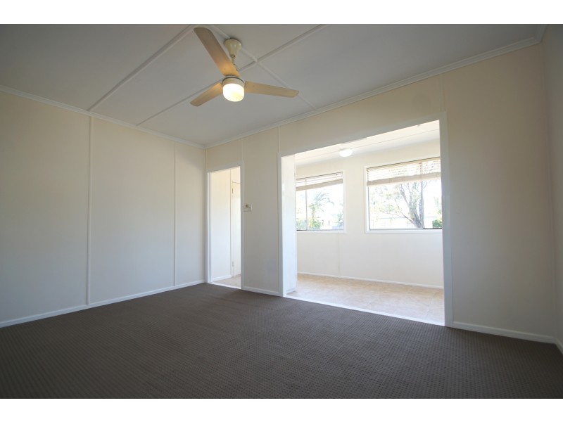 9 Edgar Street, Eastern Heights QLD 4305