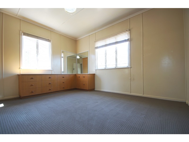 9 Edgar Street, Eastern Heights QLD 4305