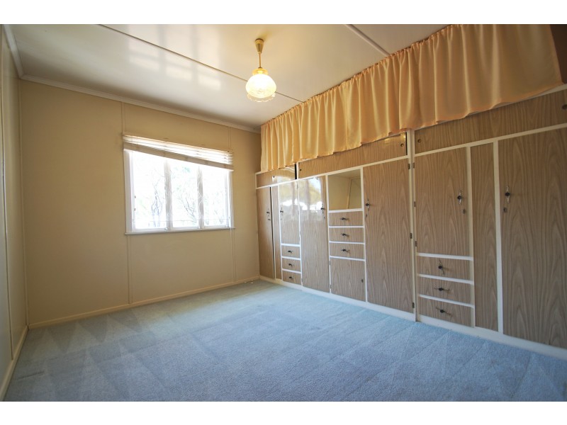 9 Edgar Street, Eastern Heights QLD 4305