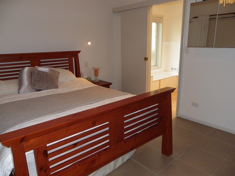 1084 Pine Mountain Road, Pine Mountain QLD 4306