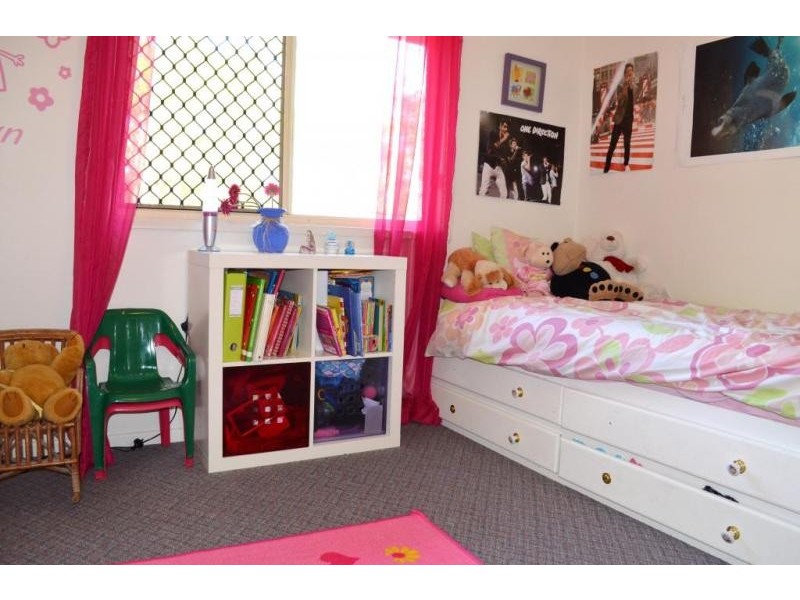 27 Edith Drive, North Ipswich QLD 4305