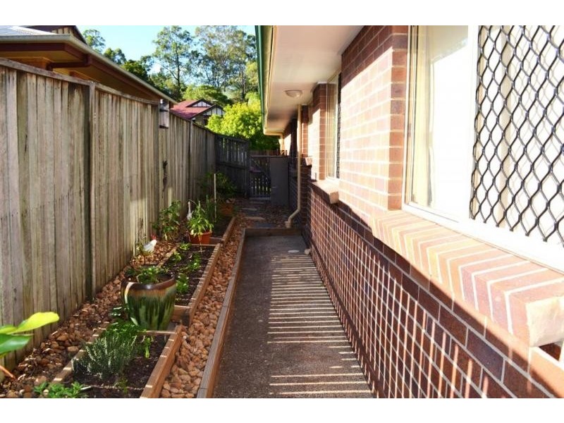 27 Edith Drive, North Ipswich QLD 4305