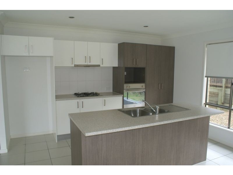 34 Peregrine Drive, Lowood QLD 4311