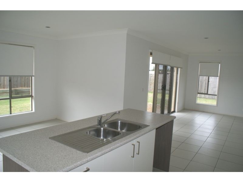 34 Peregrine Drive, Lowood QLD 4311