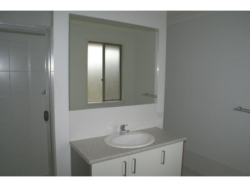 34 Peregrine Drive, Lowood QLD 4311