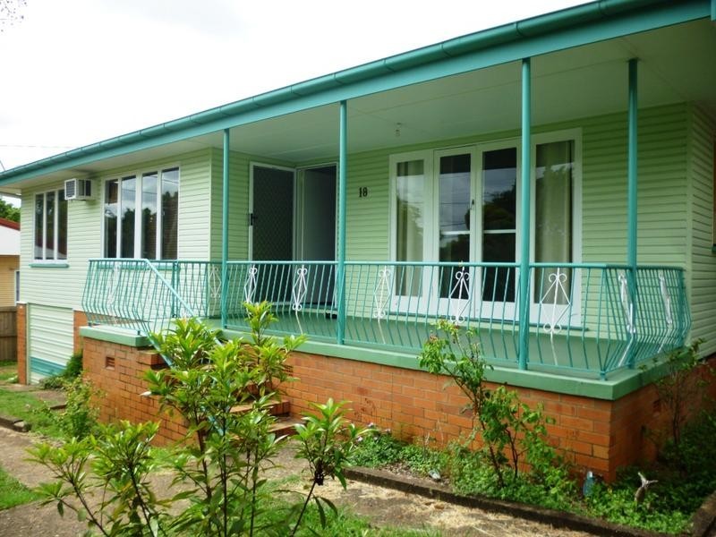 18 Gledson Street, North Booval QLD 4304