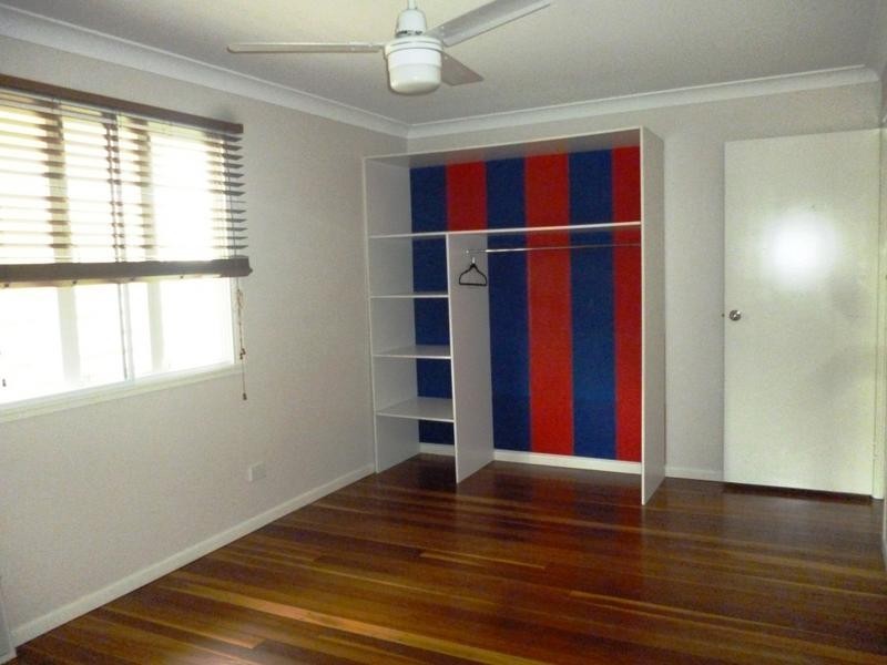 18 Gledson Street, North Booval QLD 4304