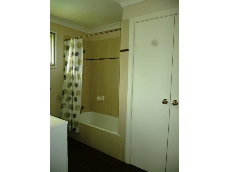 18 Gledson Street, North Booval QLD 4304