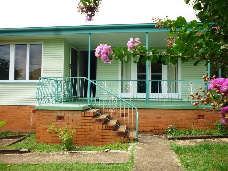 18 Gledson Street, North Booval QLD 4304