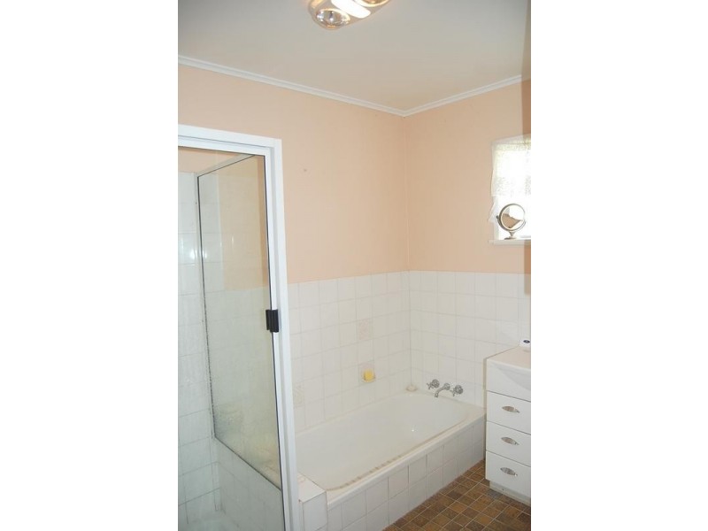 9 Blackwood Ave, North Ipswich QLD 4305