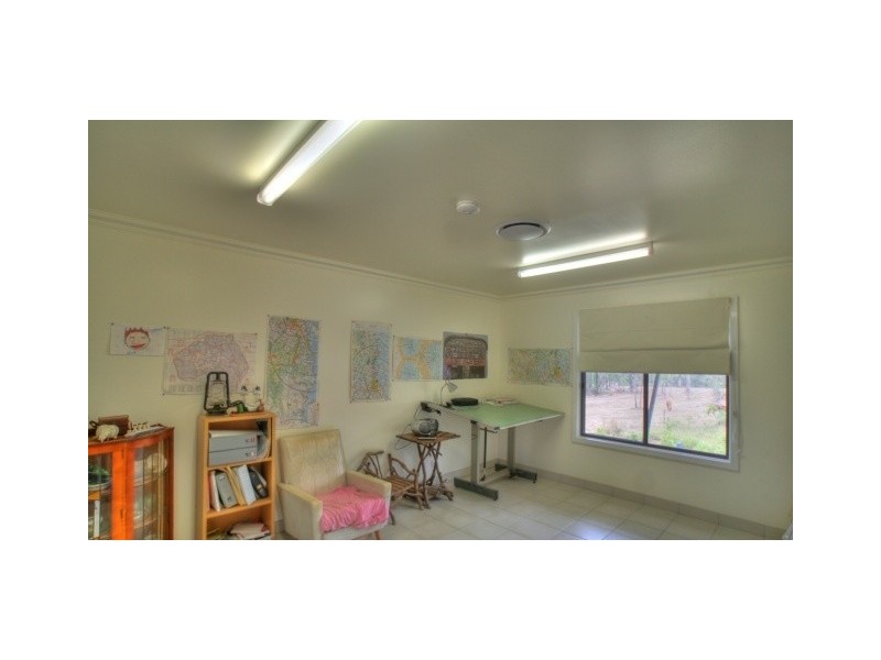 443 Brisbane Valley Highway, Pine Mountain QLD 4306