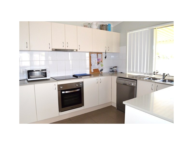 4 Dornoch Cres, Raceview QLD 4305