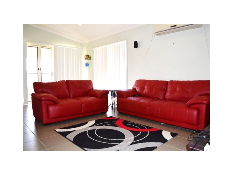 4 Dornoch Cres, Raceview QLD 4305
