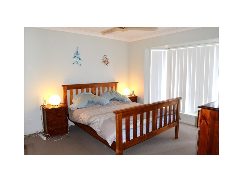 4 Dornoch Cres, Raceview QLD 4305