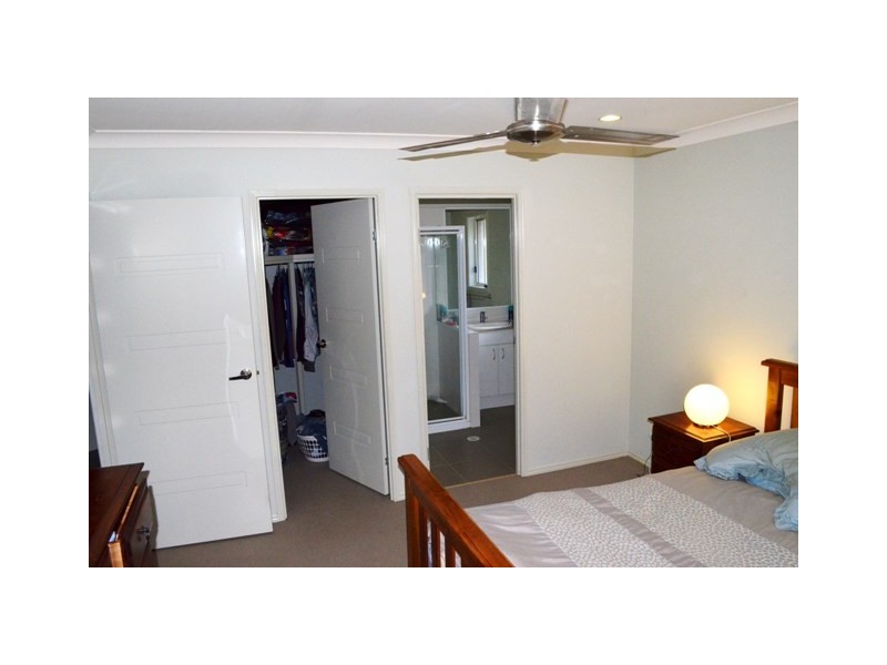 4 Dornoch Cres, Raceview QLD 4305