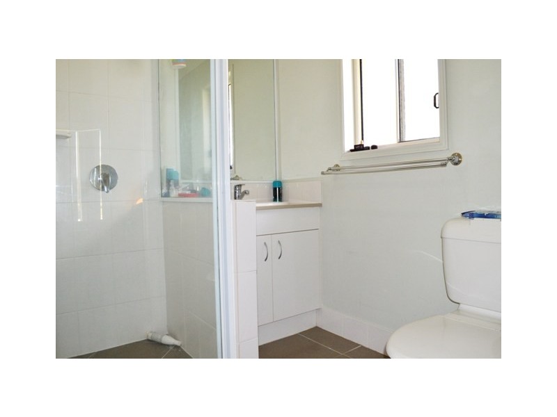 4 Dornoch Cres, Raceview QLD 4305