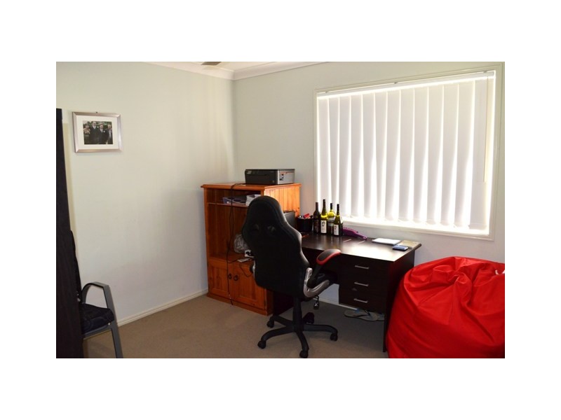 4 Dornoch Cres, Raceview QLD 4305