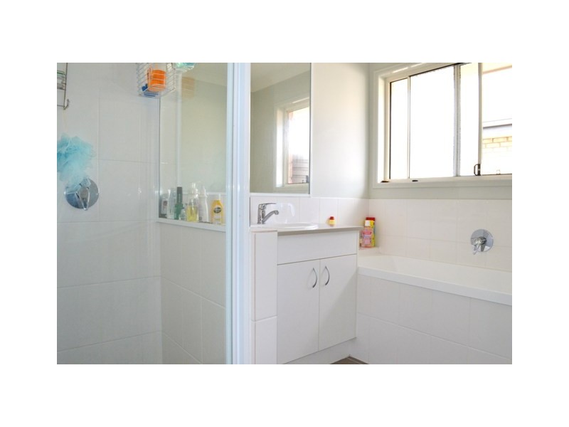 4 Dornoch Cres, Raceview QLD 4305