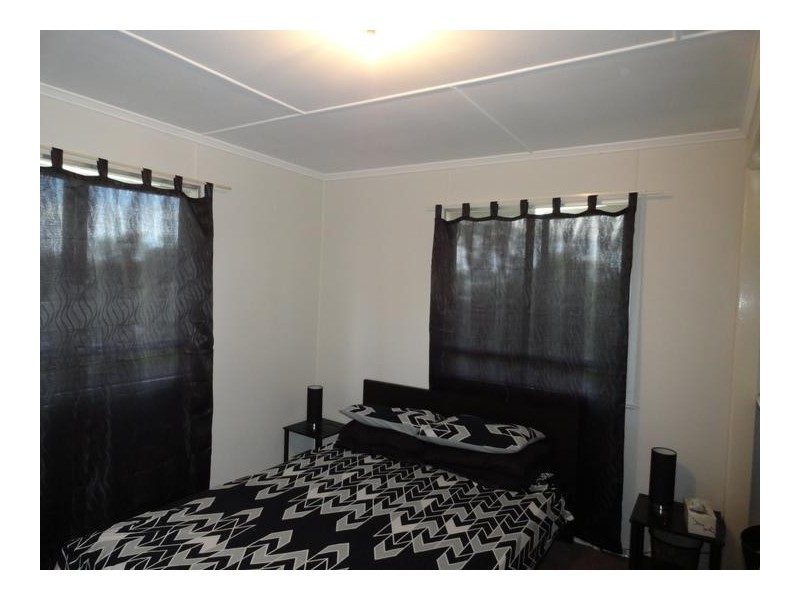 7 Albert Street, North Ipswich QLD 4305