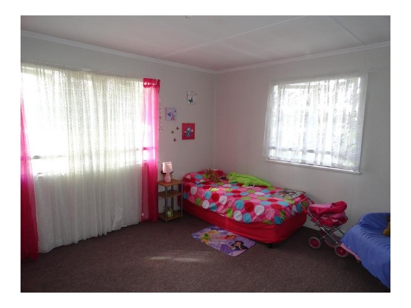 7 Albert Street, North Ipswich QLD 4305