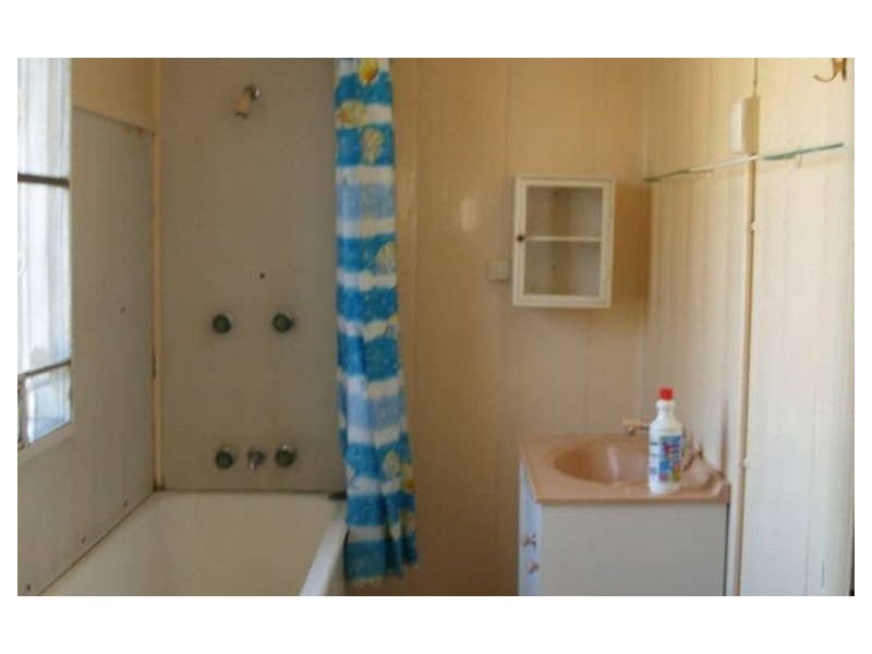 1 Colvin Street, North Ipswich QLD 4305