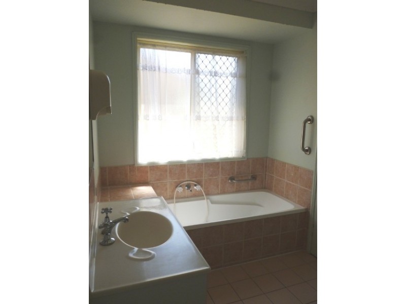 6 Battersby Street, One Mile QLD 4305