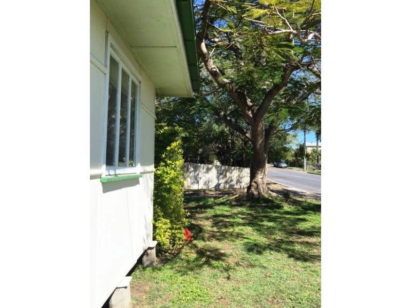 9 Dudleigh Street, Booval QLD 4304