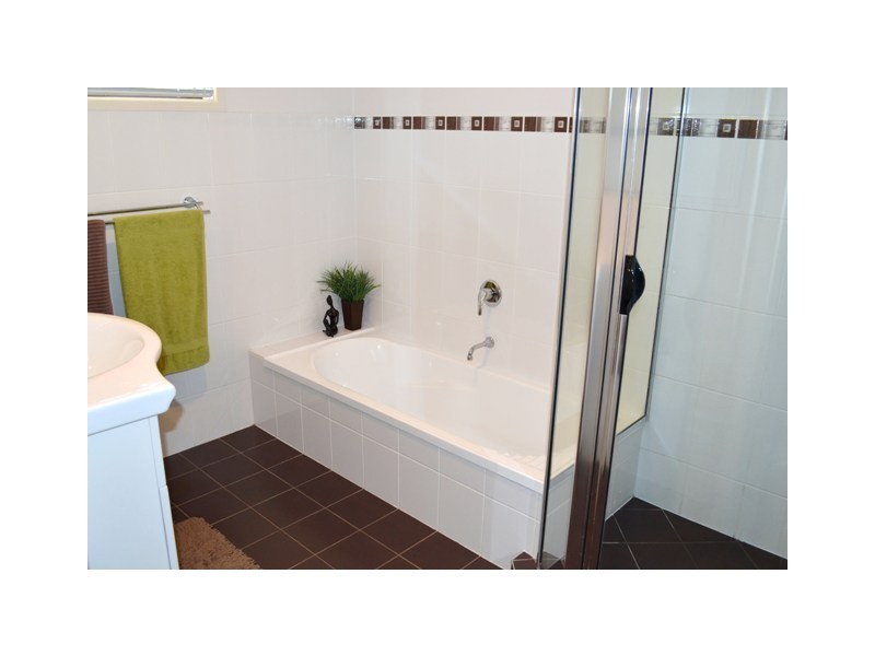 27 Mary Street, Bundamba QLD 4304