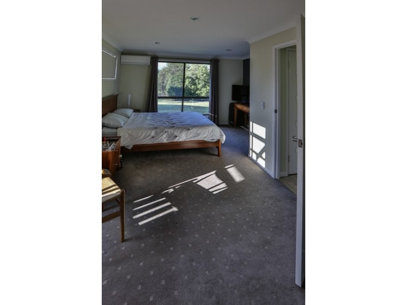 64 South Queensborough Parade, Karalee QLD 4306