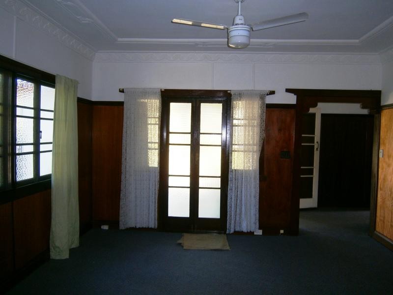 3 Robertson Rd, Eastern Heights QLD 4305