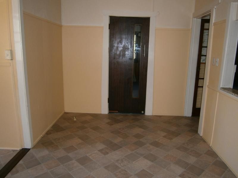 3 Robertson Rd, Eastern Heights QLD 4305