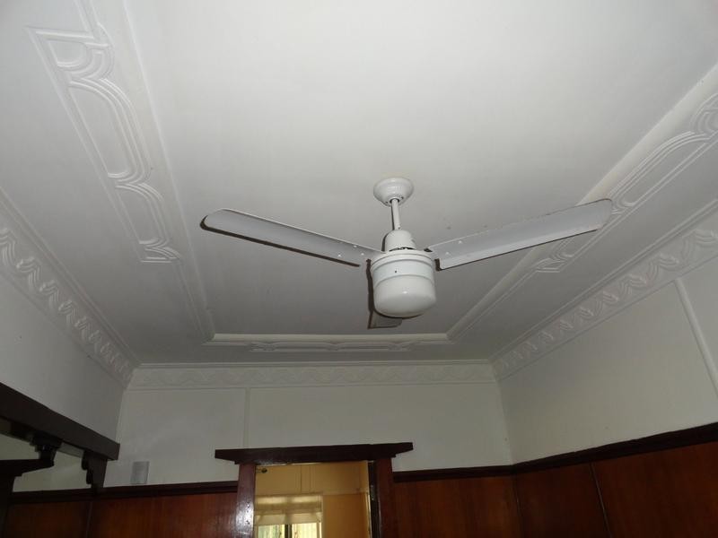 3 Robertson Rd, Eastern Heights QLD 4305