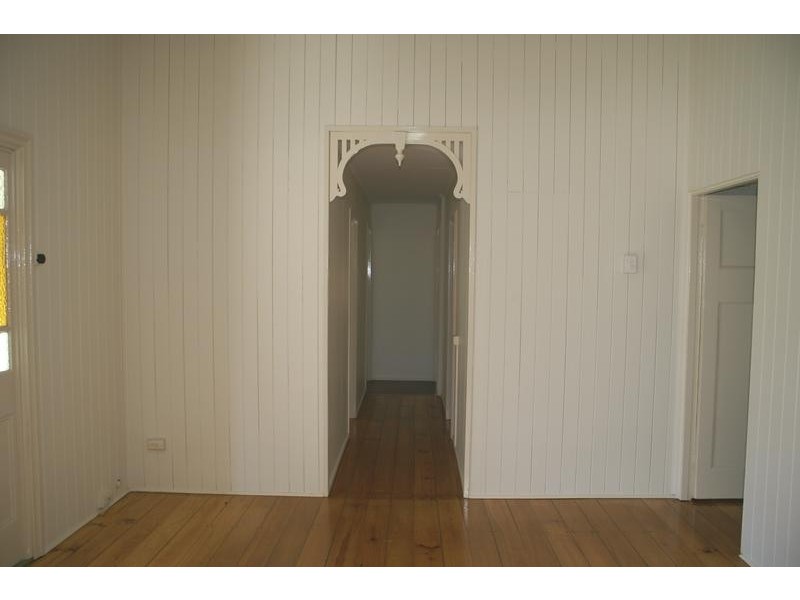 11 Milford Street, Ipswich QLD 4305