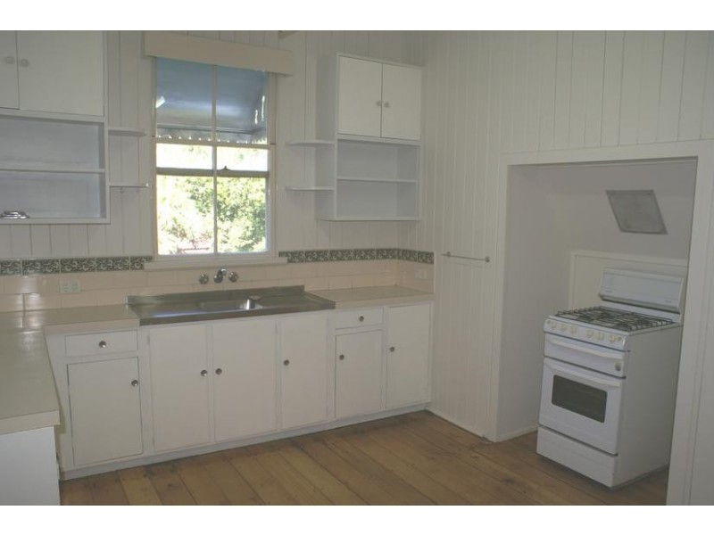 11 Milford Street, Ipswich QLD 4305