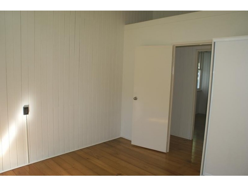 11 Milford Street, Ipswich QLD 4305