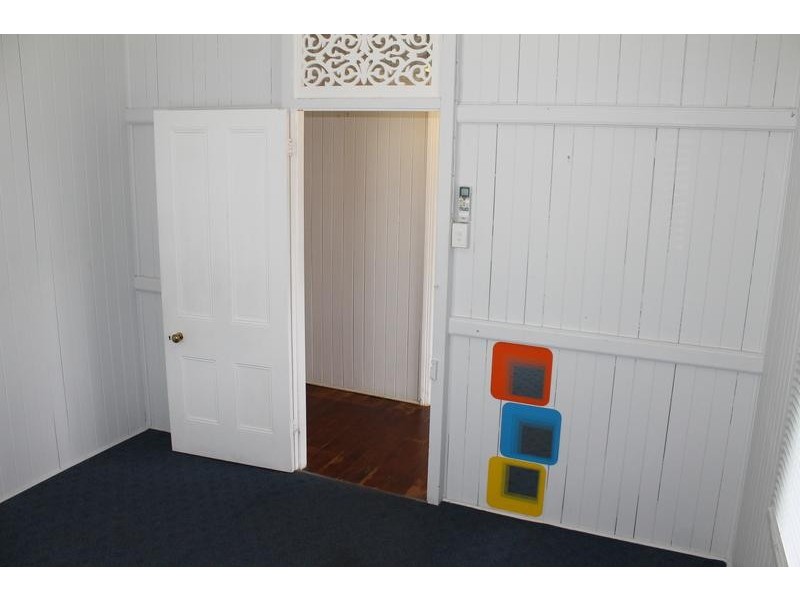 25 Alexandra Street, Booval QLD 4304