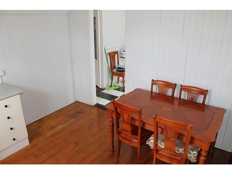 25 Alexandra Street, Booval QLD 4304