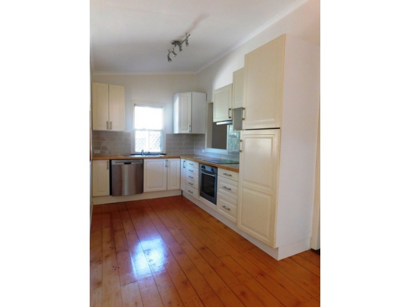 14 Jones Street, Blackstone QLD 4304