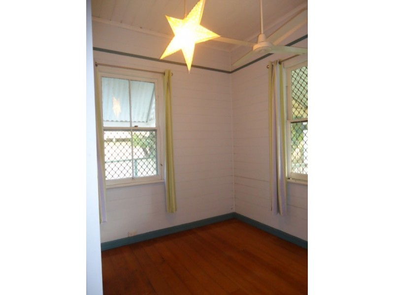 14 Jones Street, Blackstone QLD 4304